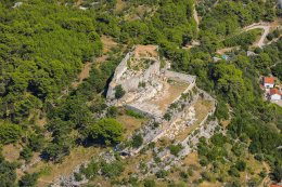 Novigrad - zřícenina pevnosti Fortica, Zadarská riviéra, Chorvatsko