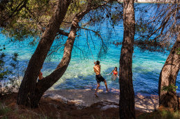 koupání v Sali, ostrov Dugi Otok, Chorvatsko