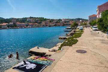 koupání v Sali, ostrov Dugi Otok, Chorvatsko