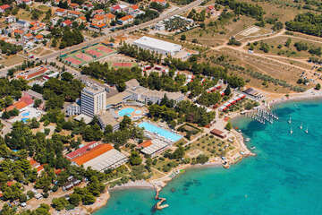 Pláže Starigrad - letecký pohled, Zadarská riviéra, Chorvatsko