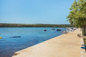 Pláže Posedarje, Zadarská riviéra, Chorvatsko