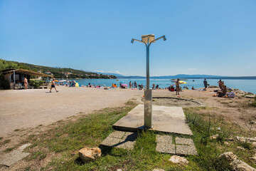 Písčitooblázková pláž, Posedarje, Zadarská riviéra, Chorvatsko