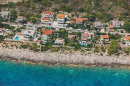 Pláže Milna - letecký pohled, ostrov Vis, Chorvatsko