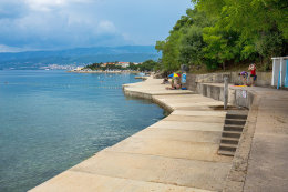 Šilo - betonová mola, ostrov Krk, Chorvatsko	