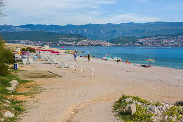 Šilo - oblázková pláž, ostrov Krk, Chorvatsko