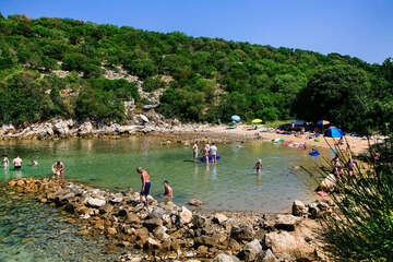 Potočnica - písečná pláž pod domem Odorčić, ostrov Pag, Chorvatsko