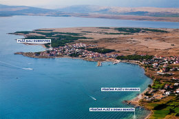 Pláže Povljana - letecký pohled, ostrov Pag, Chorvatsko