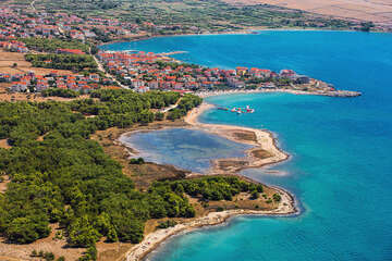 Pláž Dubrovnik - letecký pohled, Povljana, ostrov Pag, Chorvatsko