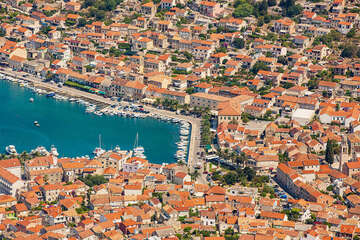 Vela Luka - letecký pohled, ostrov Korčula, Chorvatsko