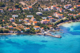 Apartmány Tulipan - vlevo písečná pláž Plažine (150 m), vpravo písečná pláž Južna plaža (130 m), Tkon, ostrov Pašman, Chorvatsko