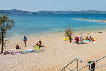 Mobilhome Maar - oblázková pláž, Biograd na moru, Zadarská riviéra, Chorvatsko