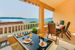 A2 - apartmány Vivien, Sevid, Trogirská riviéra, Chorvatsko