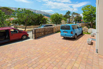 Apartmány Badem - parkoviště u domu, Baška, ostrov Krk, Chorvatsko