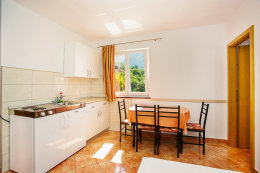 II-5A - apartmány Nikola, Gradac, Chorvatsko