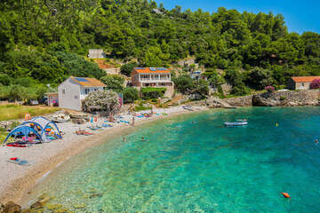 Apartmány Oleander - oblázková pláž, jižní zátoky, ostrov Hvar, Chorvatsko