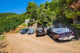 Apartmány Oleander - parkování nad domem, jižní zátoky, ostrov Hvar, Chorvatsko