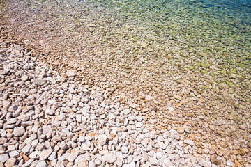 Apartmány Simba - detail pláže, jižní zátoky, ostrov Hvar, Chorvatsko