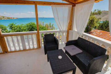 Apartmány Nisveta - bistro na terase u domu, Vlašići, Pag