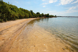 Sv. Filip i Jakov - písečná pláž pod mobilhome Artemida, Chorvatsko