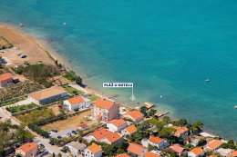 Apartmány Beko - letecký pohled na pláž u hotelu, Vrsi, Zadarská riviéra, Chorvatsko