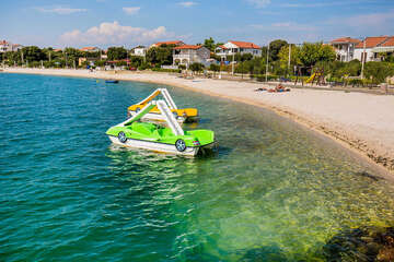 Vrsi - šlapadla k zapůjčení na pláži Mulo, Zadarská riviéra, Chorvatsko
