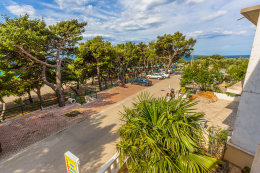 Apartmány Enim - okolí domu, Promajna, Makarská riviéra, Chorvatsko