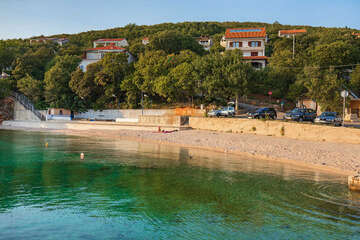 Povile - oblázková pláž v centru, Crikvenická riviéra, Chorvatsko