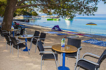 Promajna - bar u pláže, Makarská riviéra, Chorvatsko