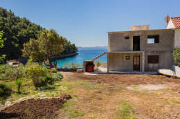 Apartmány Meri (fotografie před dokončením), jižní zátoky ostrova Hvar, Chorvatsko