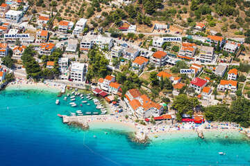 Apartmány Michael - letecký pohled, Pisak, Omišská riviéra, Chorvatsko