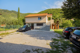 Apartmány Flaviano - parkoviště za domem, Moščenička Draga, Istrie, Chorvatsko