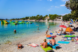 Resort Centinera *** - oblázková pláž, Pula-Banjole, poloostrov Istrie, Chorvatsko