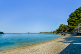 Resort Centinera *** - oblázková pláž, Pula-Banjole, poloostrov Istrie, Chorvatsko