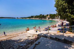 Resort Centinera *** - oblázková pláž, Pula-Banjole, poloostrov Istrie, Chorvatsko