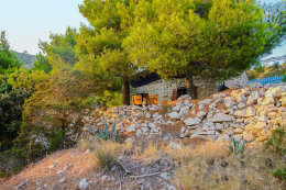 Apartmány Nina - pohled na dům, Vela Planica, ostrov Brač, Chorvatsko