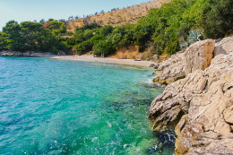 Apartmány Nina - pohled na oblázkovou pláž, Vela Planica, ostrov Brač, Chorvatsko