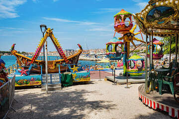 Vodice - atrakce pro děti u pláže v centru, Šibenická riviéra, Chorvatsko