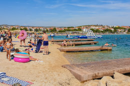 Brodarica pláže, Šibenická riviéra, Chorvatsko