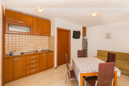 A9 -  apartmány Roza pro 2-4 osoby, horní budova - přízemí,  Mandre, ostrov Pag