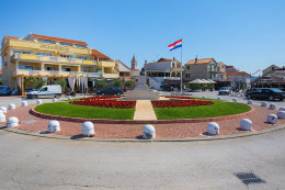 Pakoštane - centrum, Zadarská riviéra, Chorvatsko