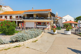 Pakoštane - restaurace v centru, Zadarská riviéra, Chorvatsko