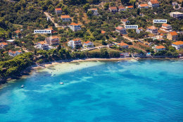 Apartmány Tulipan - vlevo písečná pláž Plažine (150 m), Tkon, ostrov Pašman, Chorvatsko