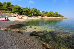 Pláž Molo Lozna, Postira, ostrov Brač, Chorvatsko