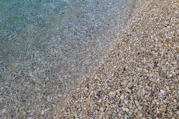 Pláž Molo Lozna, Postira, ostrov Brač, Chorvatsko