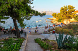 Pláž Molo Lozna, Postira, ostrov Brač, Chorvatsko