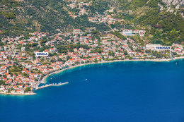 Gradac - letecký pohled, Makarská riviéra, Chorvatsko