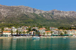 Gradac - pohled z mola, Makarská riviéra, Chorvatsko