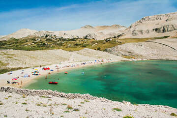 Metajna - pláž Ručica, ostrov Pag, Chorvatsko