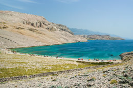 Metajna - pláž Ručica, ostrov Pag, Chorvatsko