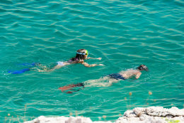 Metajna - pláž Ručica, ostrov Pag, Chorvatsko